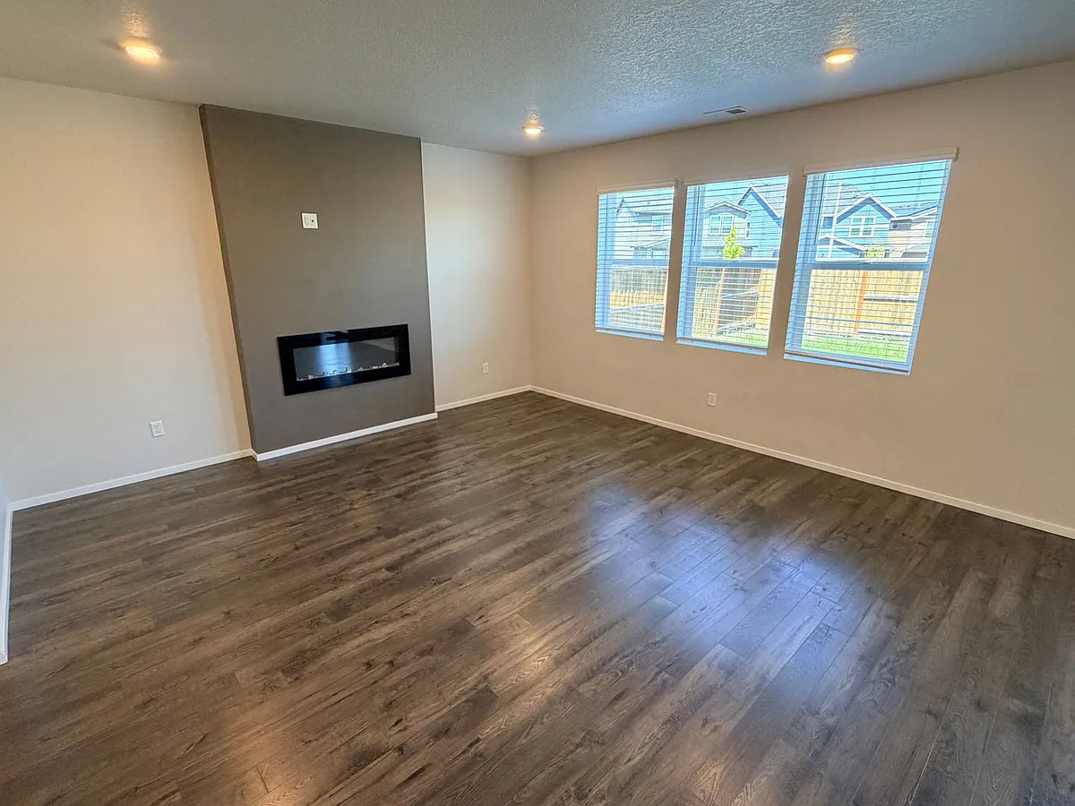 Building Photo - 462 Greencrest St NE
