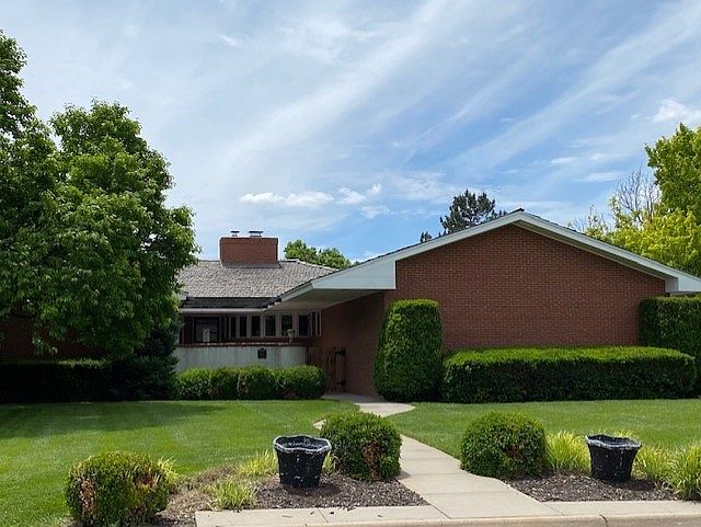 1st image of 901 Club View Dr