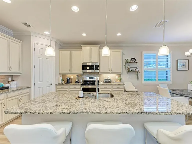 228 Maraviya Blvd — Photo 16