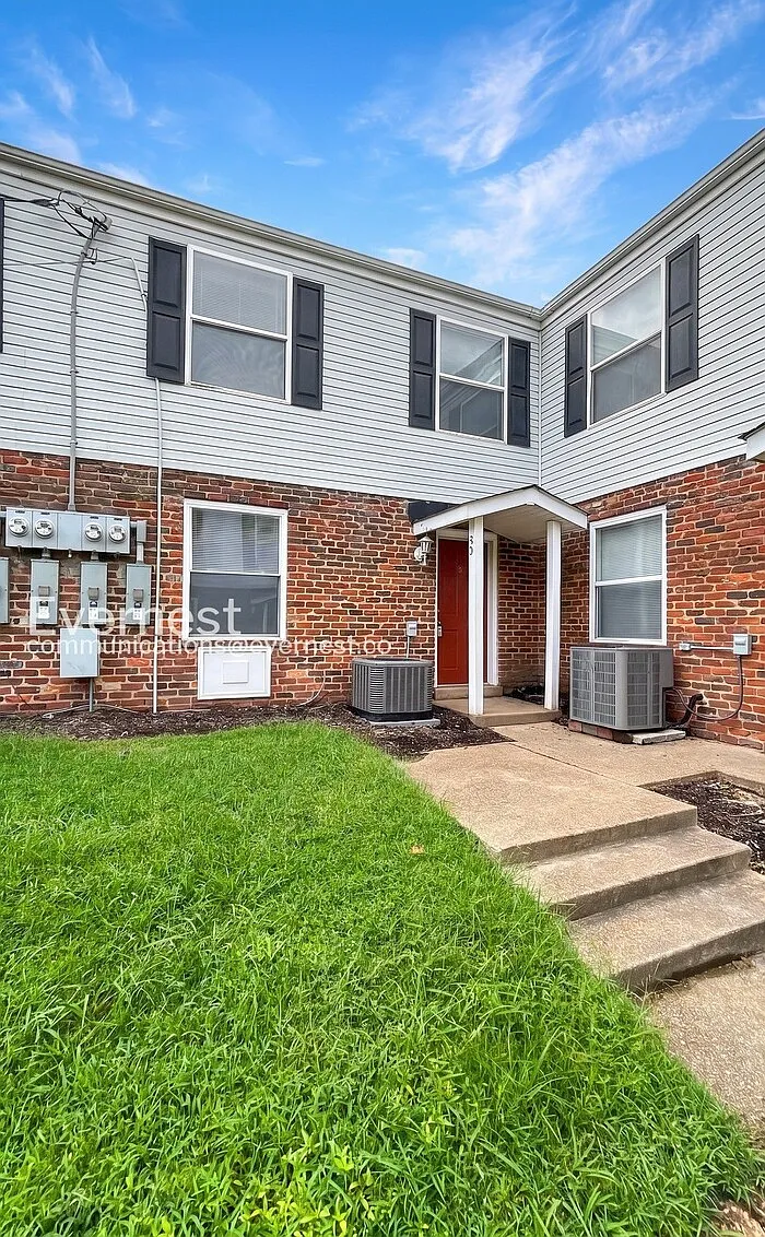 2 bed, 1.0 bath, 780 sqft, $1,245 — Photo 1