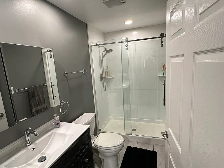2413 Vine St #1 — Photo 8