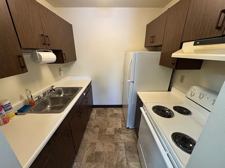 410 W Maple St #12 — Photo 6