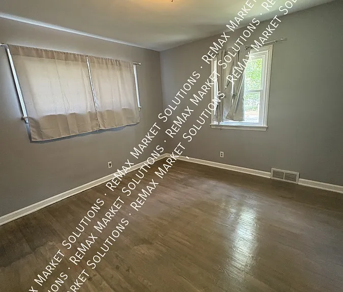722 Avondale St — Photo 14
