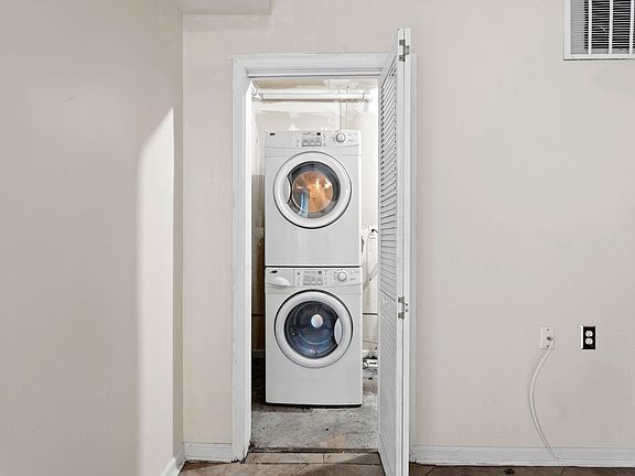 4th image of 9 Tompkins St