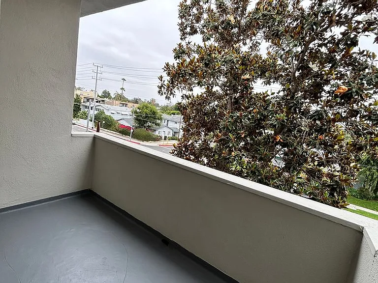 13860 Burbank Blvd — Photo 38