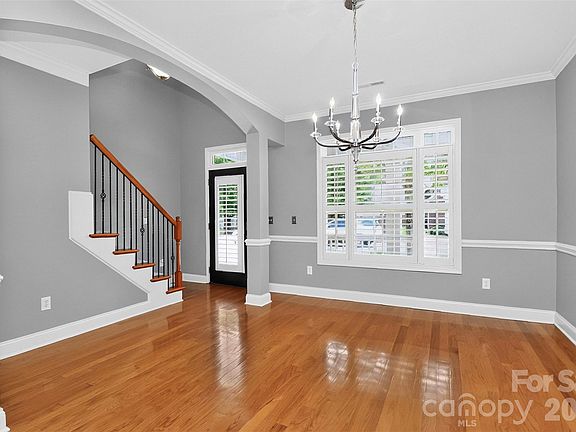 5th image of 19419 Beaufain St