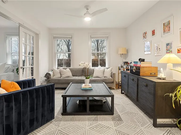 33 Marsh St — Photo 2