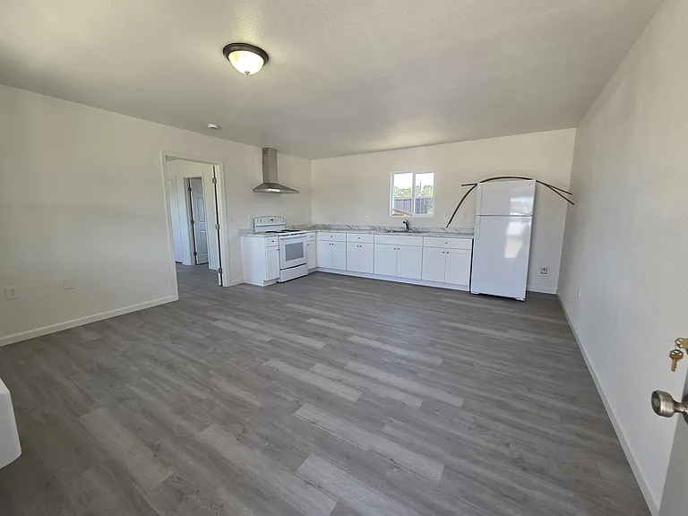 3215 W Capitol Ave #1 — Photo 2