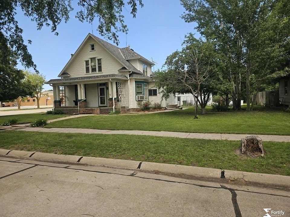 1st image of 202 E Murray St