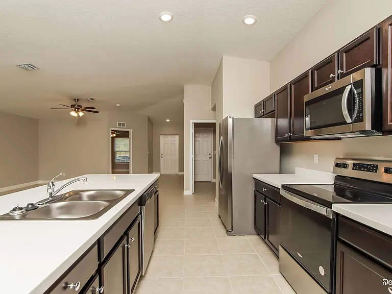 2110 Watkins Rd SE — Photo 3