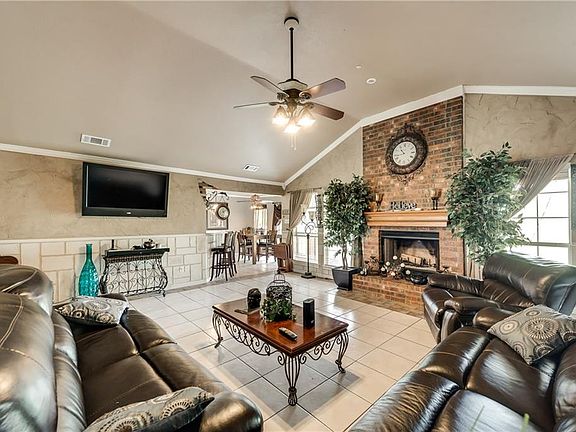 3rd image of 2008 Fairway Ln