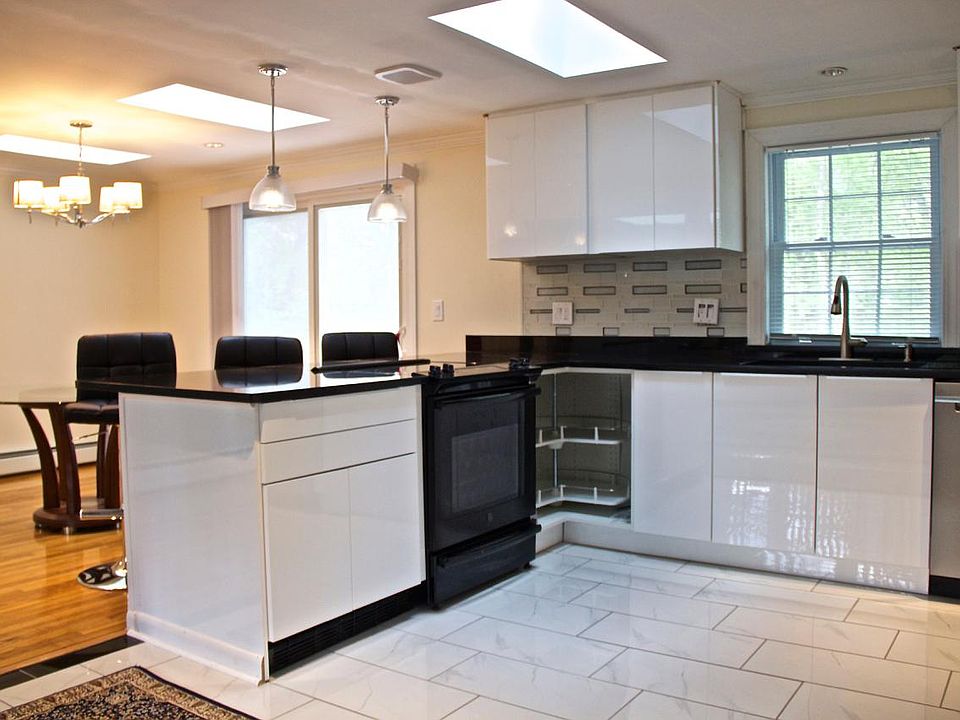 1st image of 54 Maplewood Dr