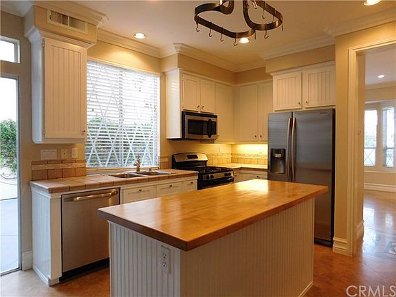3rd image of 23 Leeds Ln