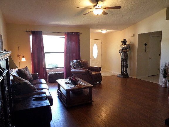 2nd image of 5 Clarendon Ct S