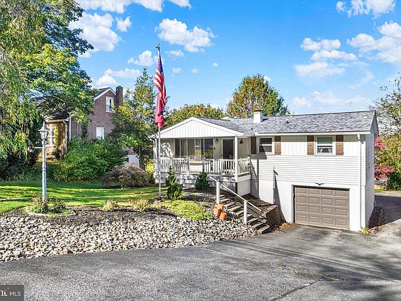 3rd image of 441 Woodland View Dr