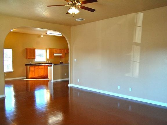 4th image of 407 Dakota St