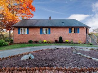 22 Wampum Trl, Smithfield, RI 02917