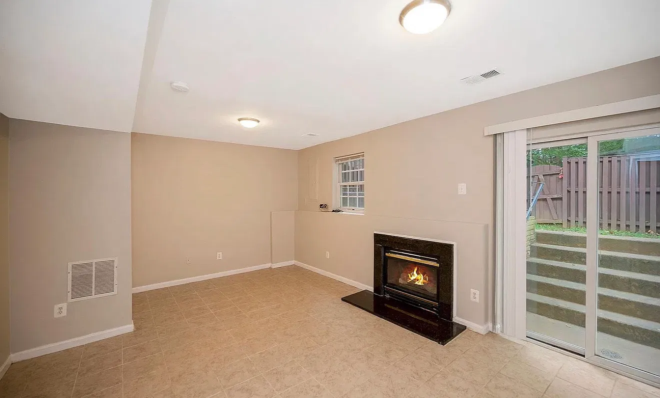 Race Pointe Pl, Woodbridge — Photo 1