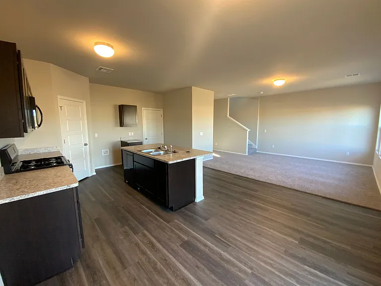 1841 Easton Ln — Photo 15