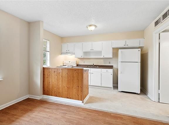 5th image of 4815 Magazine St APT 9