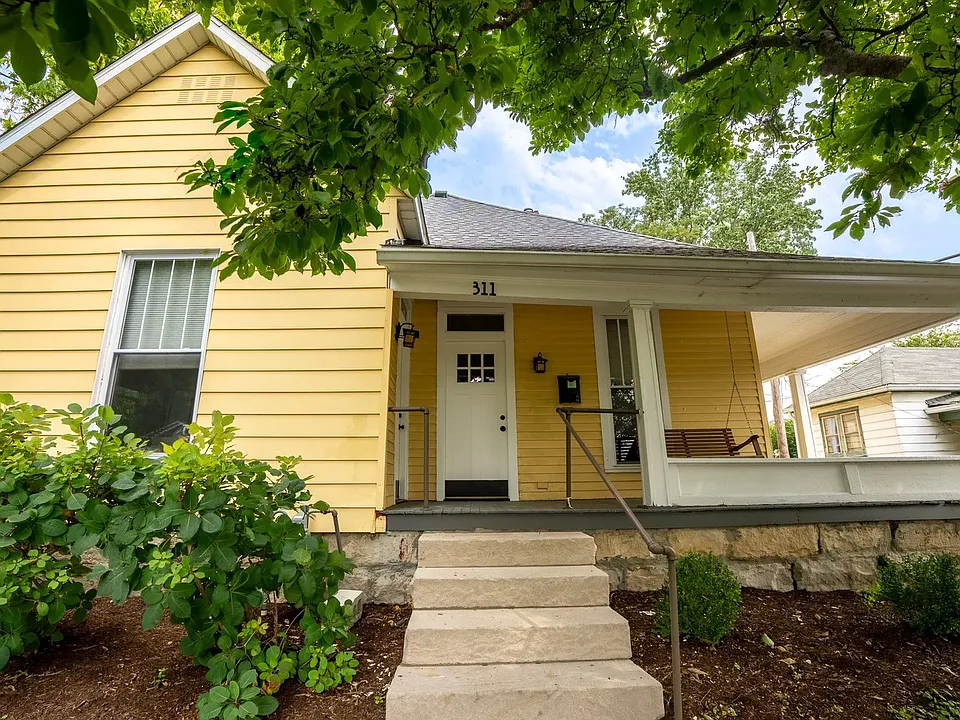 311 E Cottage Grove Ave