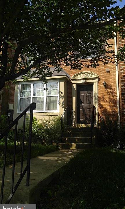 2nd image of 8291 Londonderry Ct
