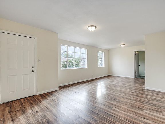 5th image of 1822 E Hidalgo Ave