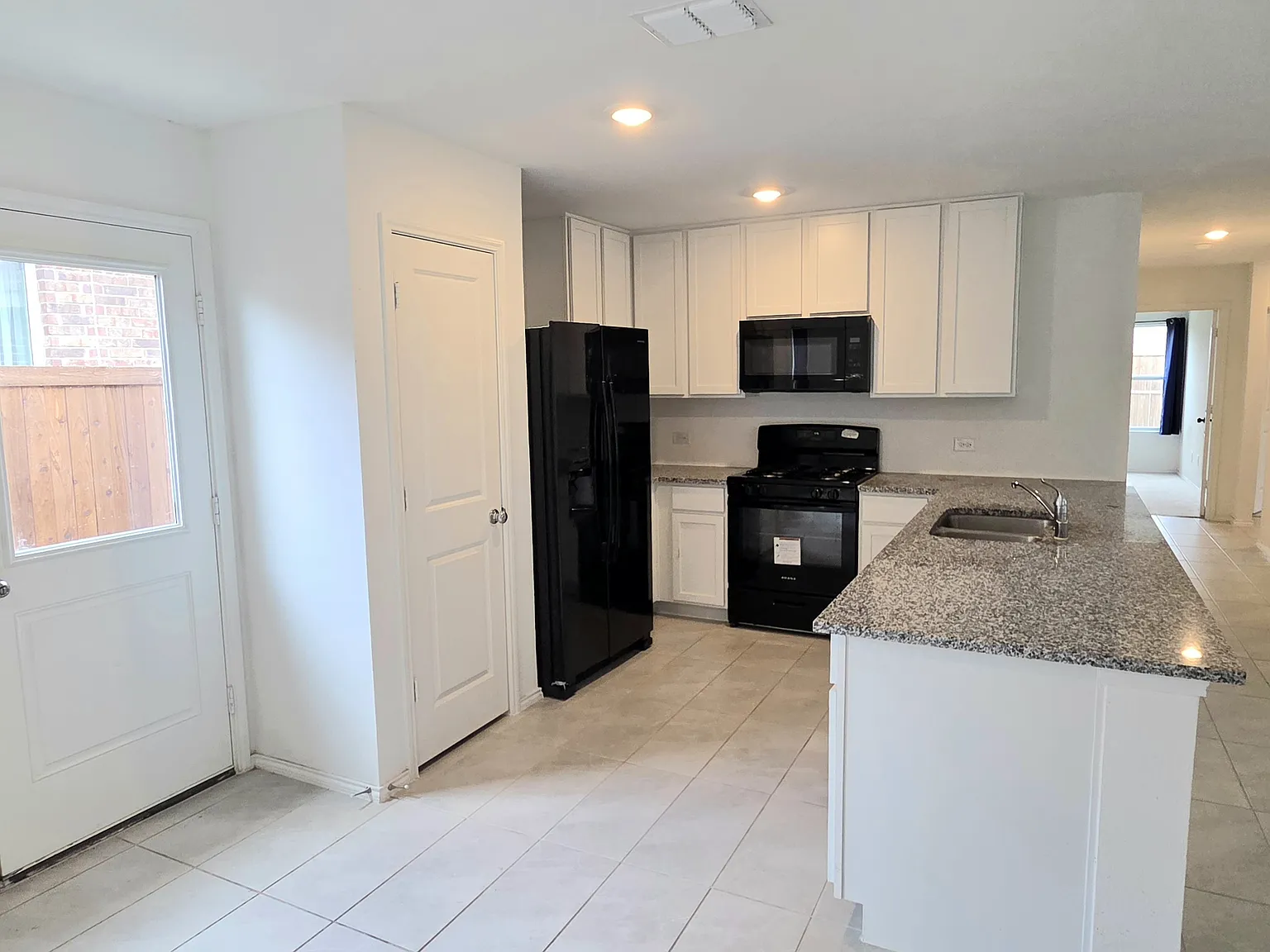 3 bed, 1440 sqft, $1,995 — Photo 2