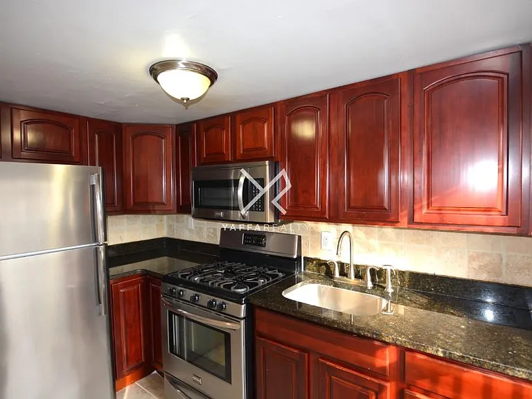 382 Halsey St #3 — Photo 5