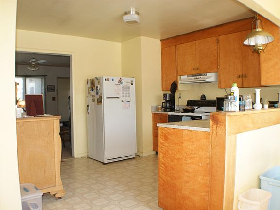 2nd image of 525 S Hayes St