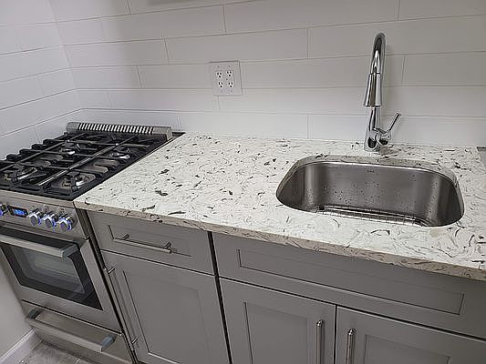 5th image of 194 8th St APT 1R