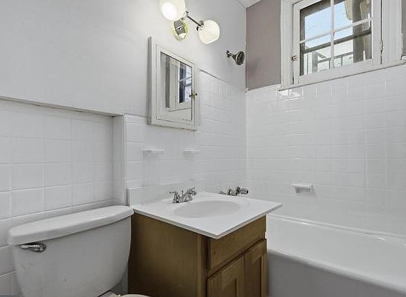 5th image of 37 E Stratford Ave #1