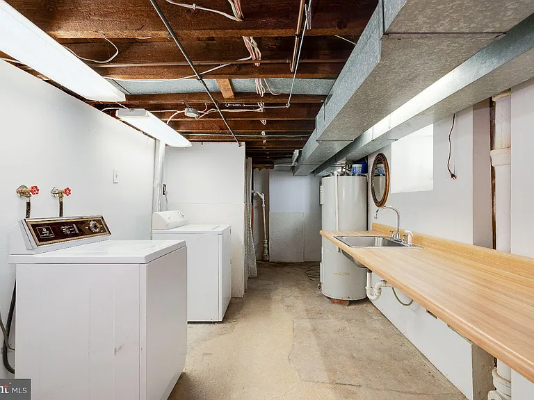 126 E Washington St — Photo 24
