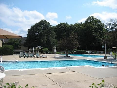 4th image of 404 Gotham Ct N