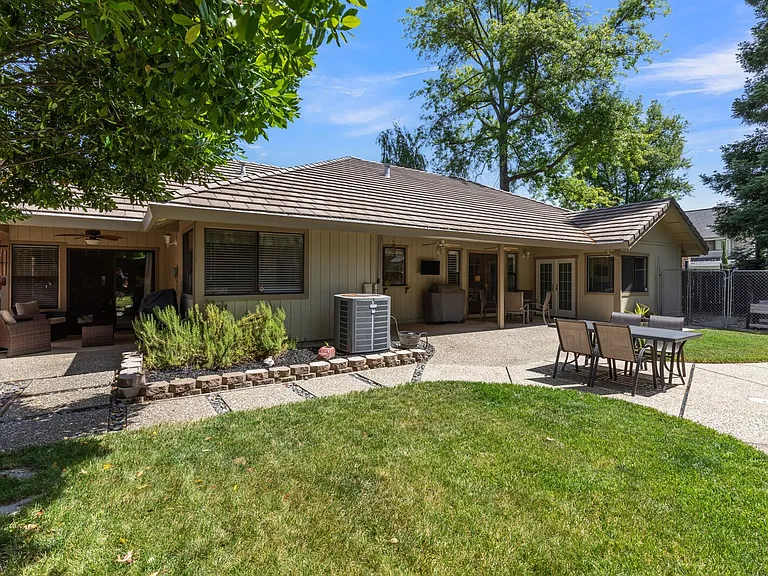 1856 Ridgeview Dr — Photo 30