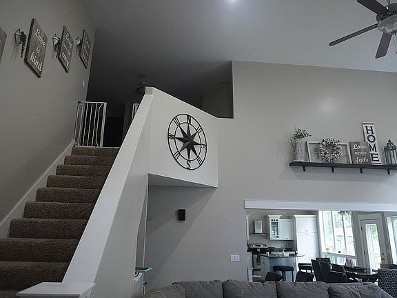 3rd image of 10399 Country Acres Dr