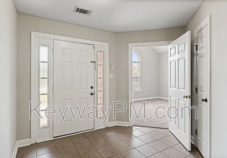 633 Ventana Dr — Photo 3
