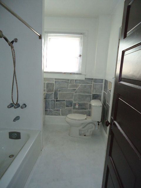 2nd image of 302 N Kent St