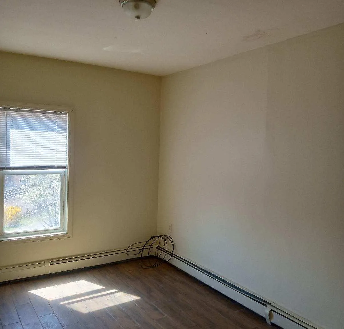 6 Bloomingdale Ave — Photo 4