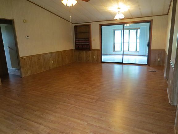 2nd image of 204 Bradberry Ln