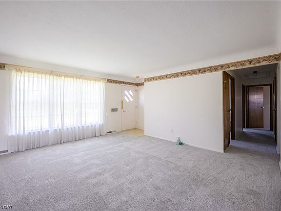 5th image of 651 E Parkleigh Dr