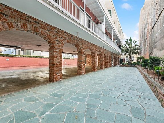 4th image of 1127 Dauphine St APT 206