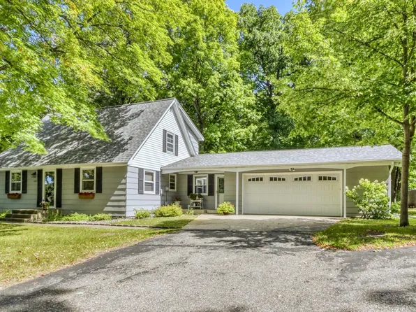1583 E Shore Dr, Detroit Lakes, MN 56501
