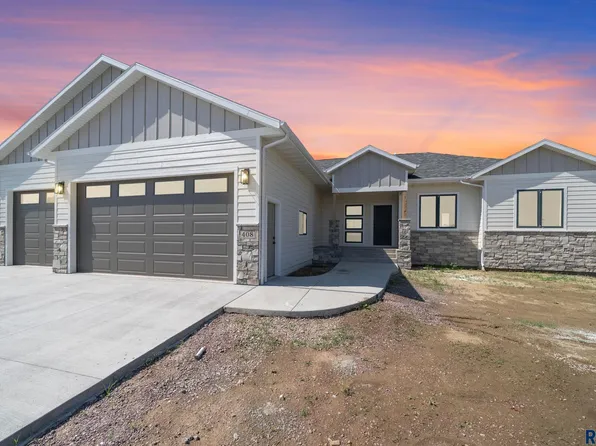 408 E 11th St, Crooks, SD 57020