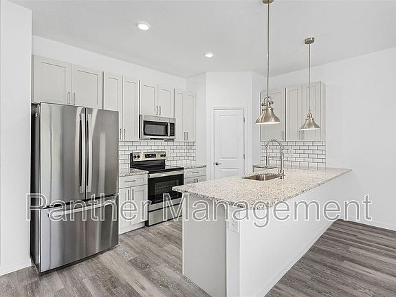 2nd image of 718 SE 8th Ter #718