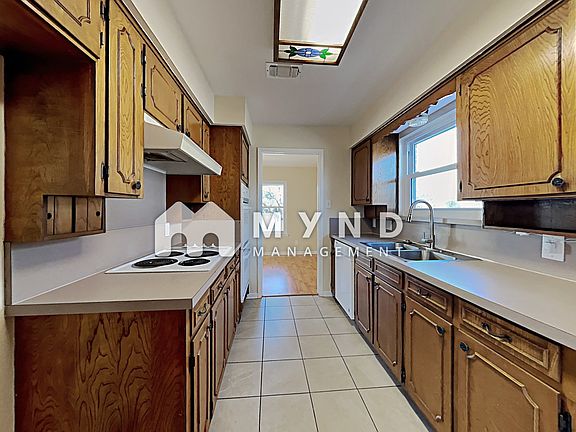3rd image of 2105 Woodhaven Dr