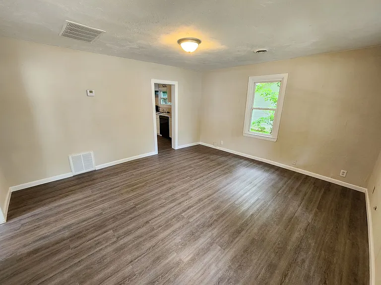 2345 N Prospect Ave — Photo 3