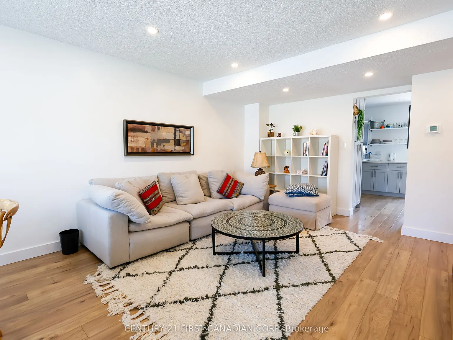 3 bed, $2,700 — Photo 3