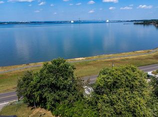 96 Riviera Dr, Pennsville, NJ 08070