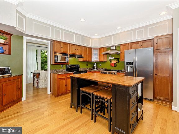 2nd image of 2990 Honeywood Dr